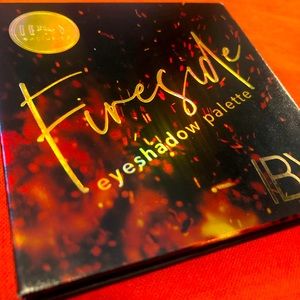 A brand new, unused, 9 shade eyeshadow palette